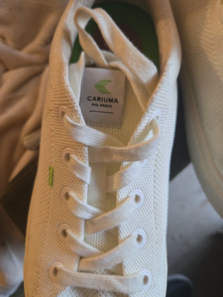 Cariuma Brand New Shoes