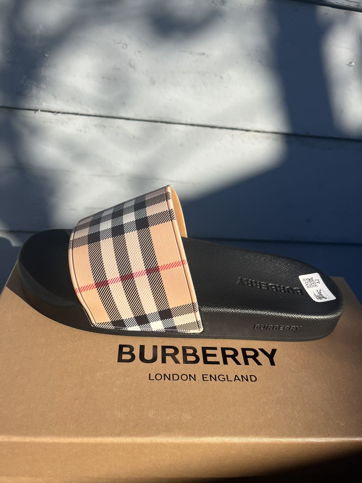 Burberry Slides Size EU 42 ( US9) Comes With Everything