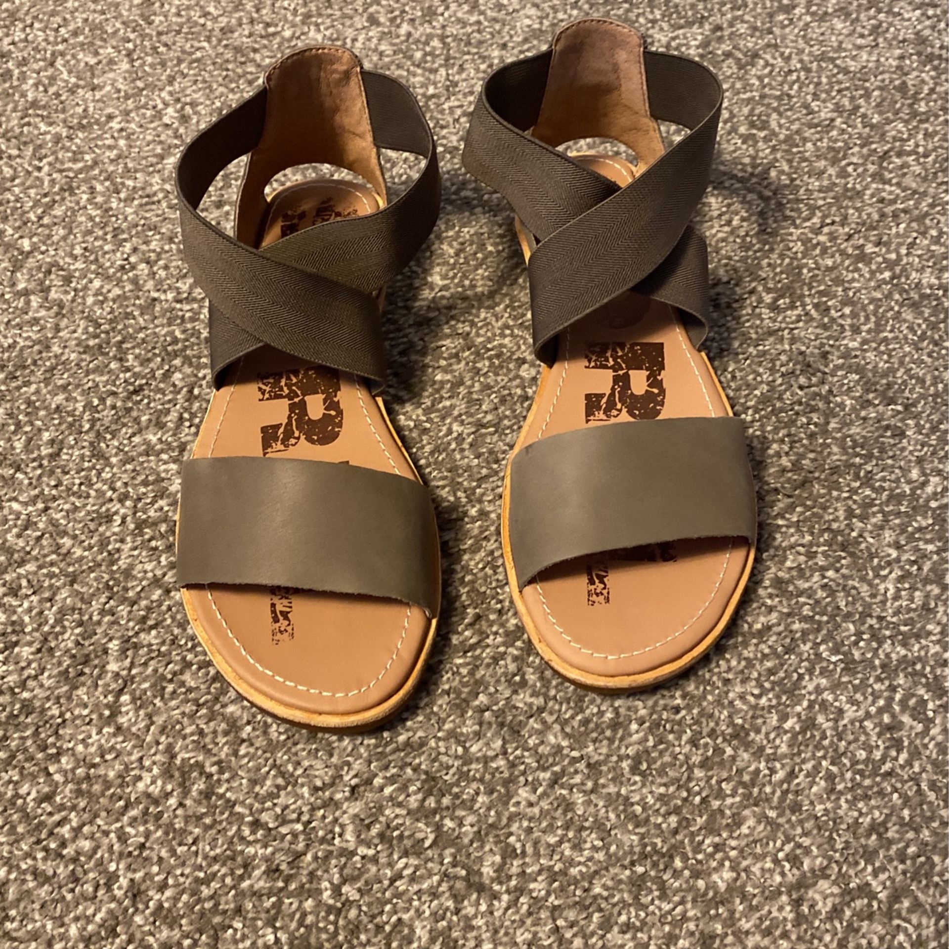 Sorel Sandals Size 8.5