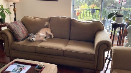 Couch In Excellent condition 
