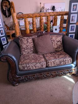 couch& loveseat wood trim