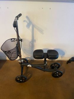 Knee scooter with basket