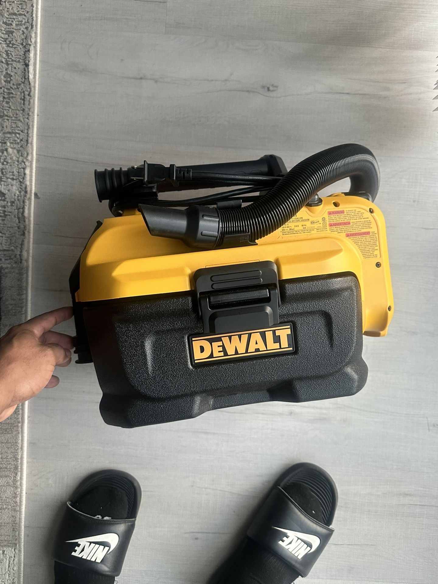 Dewalt vaccum , 6AH 20v Battery, Charger