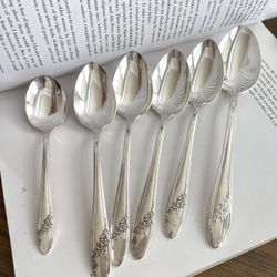 Oneida Community "Tudor Plate" Silverplate - QUEEN BESS II - 6 spoons
