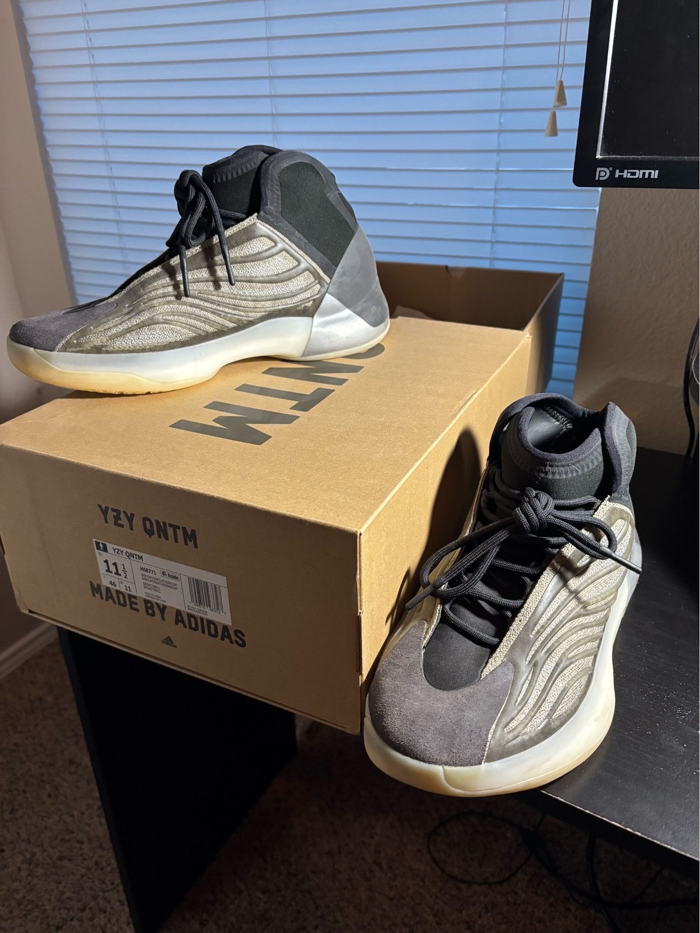 Yzy qntm size 11.5