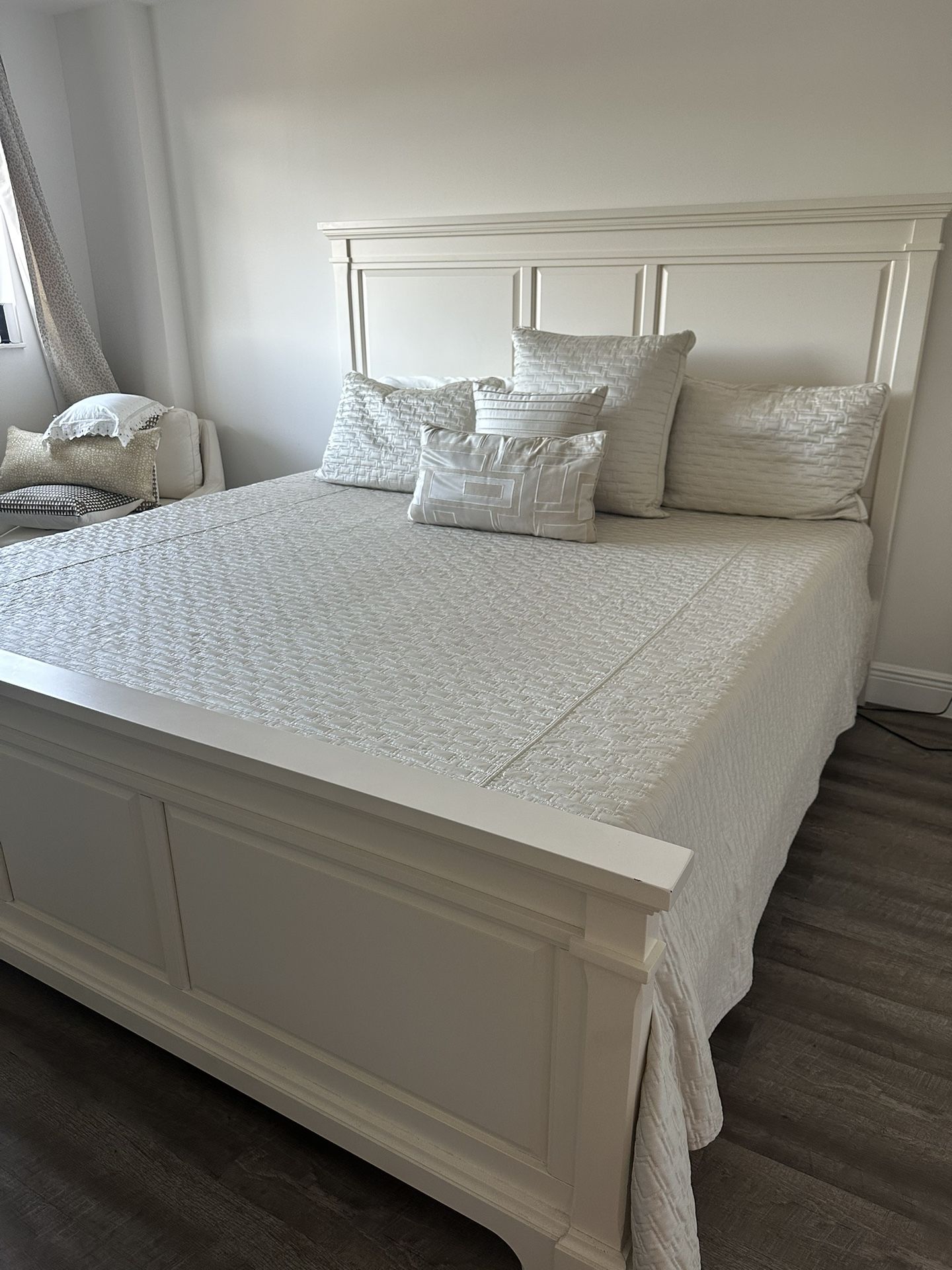 MOVING SALE /Make An Offer /Like New White Wash Or Off-White In Color King Size, Headboard, And Footboard