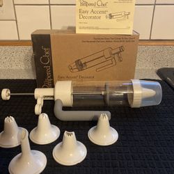 New - Pampered Chef Decorator Kit