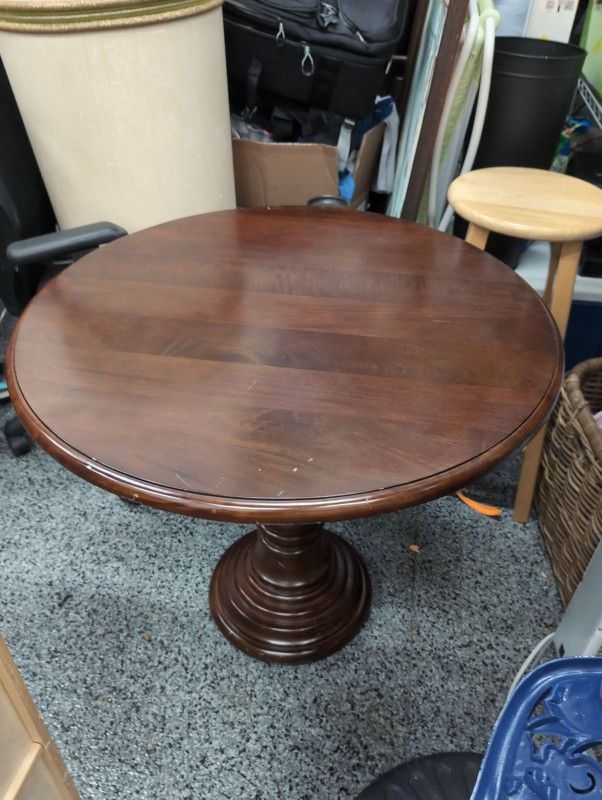 Dining Table.  31 Inch Diameter.  