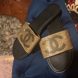 Sandalias 🩴 Doradas Con Oscuro