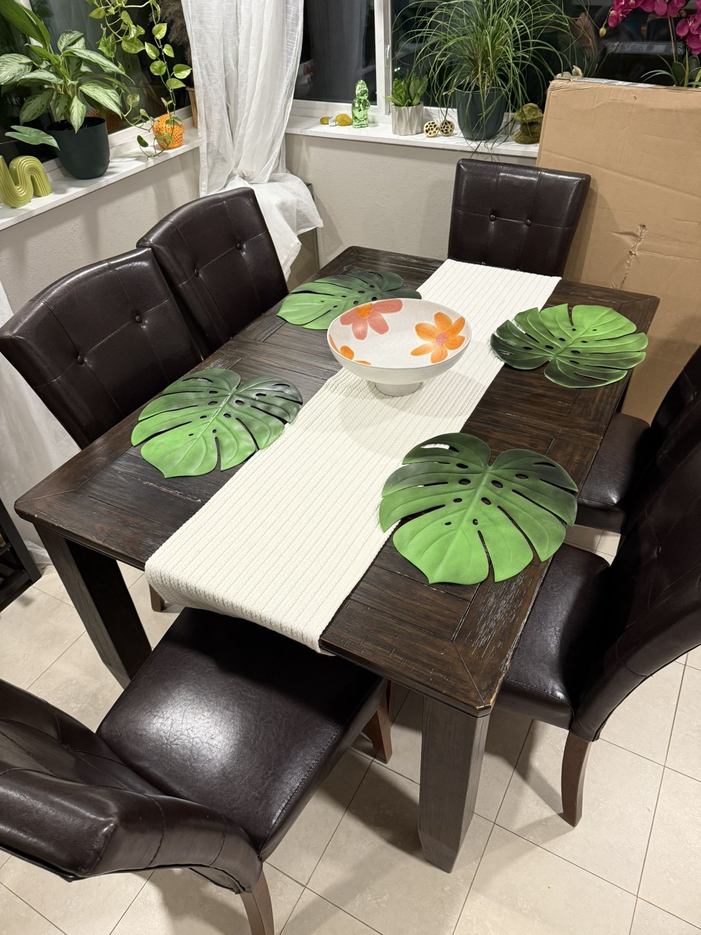 Dinning Table With Chairs