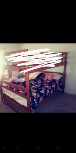 Be. Queen bed and dresser