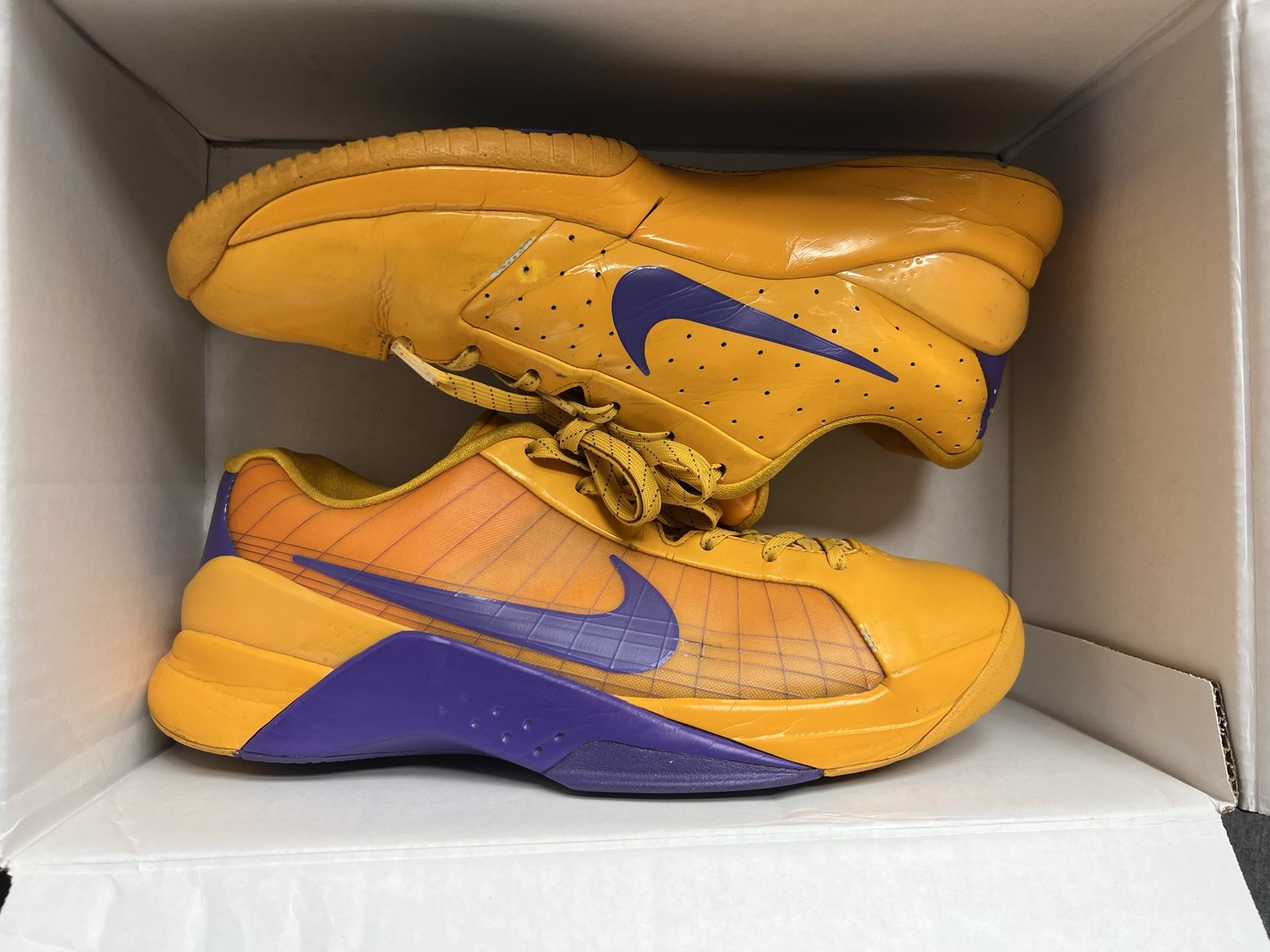 Kobe Nike Hyperdunk low “Snake pool ” Size 11.5