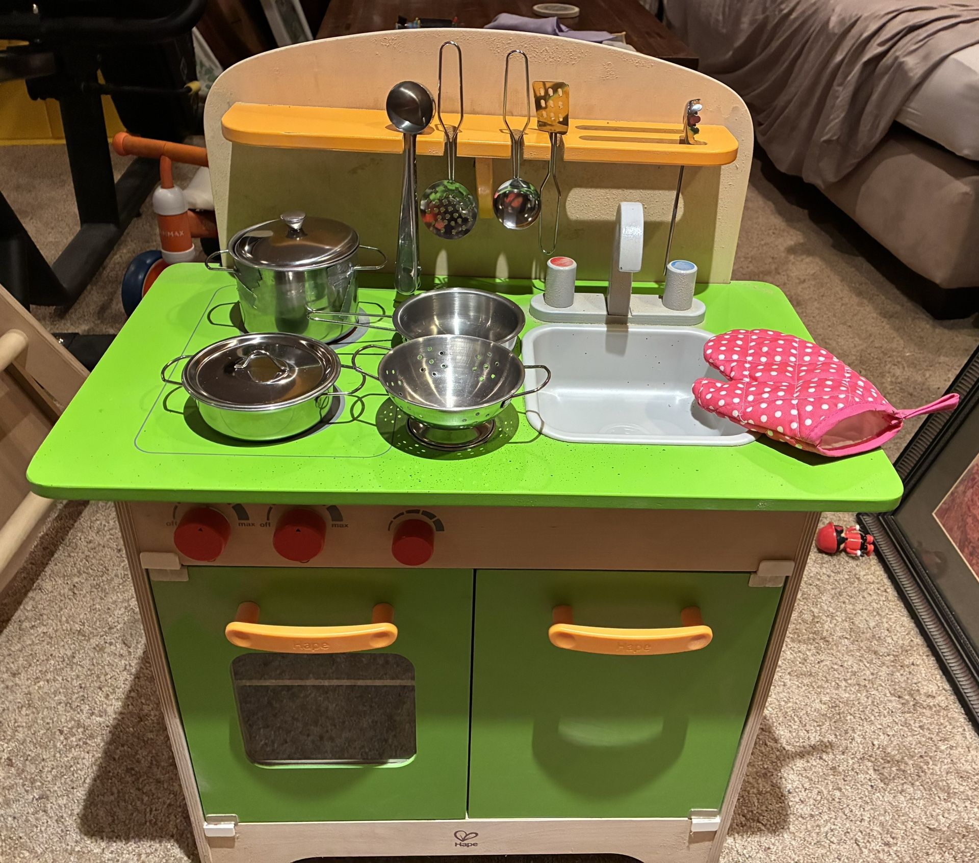 13x21x28 Small Kitchen Set With Accessories