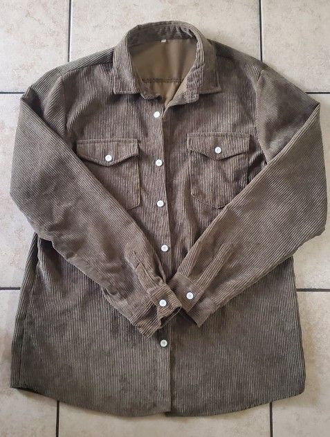 Green Womens Corduroy Shirt. Size Medium