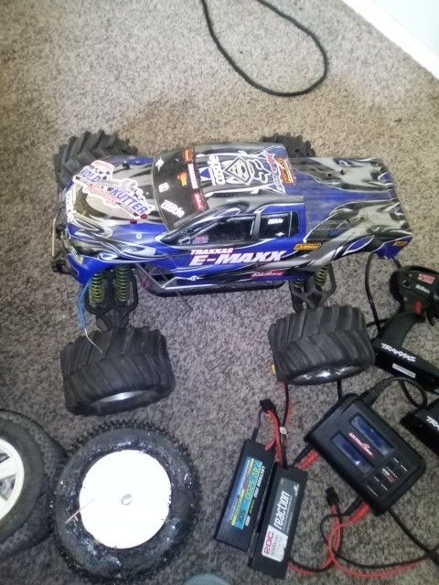 Traxxas Emaxx Brushless 4x4 Truck