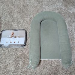 CooCoo Baby Deluxe Lounger in Sage Green