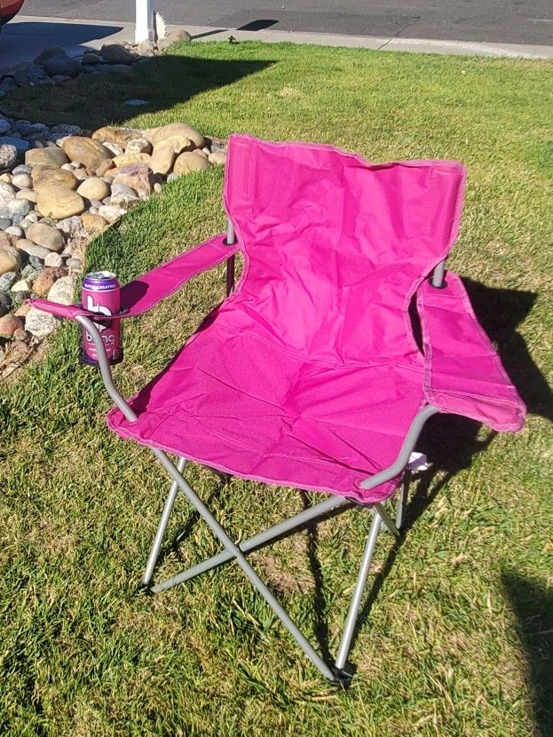 Magenta Camping Chair With Carring Bag..Brand New!