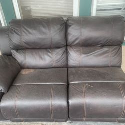 ADJUSTABLE FUTON COUCH
