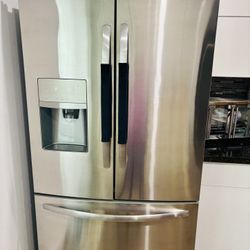 FRIGIDAIRE Refrigerator 