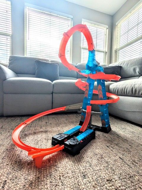 The Hot Wheels Sky Crash Tower is designed for ultimate motorized crashing and racing action with a massive super-cool footprint more than 2.5 feet