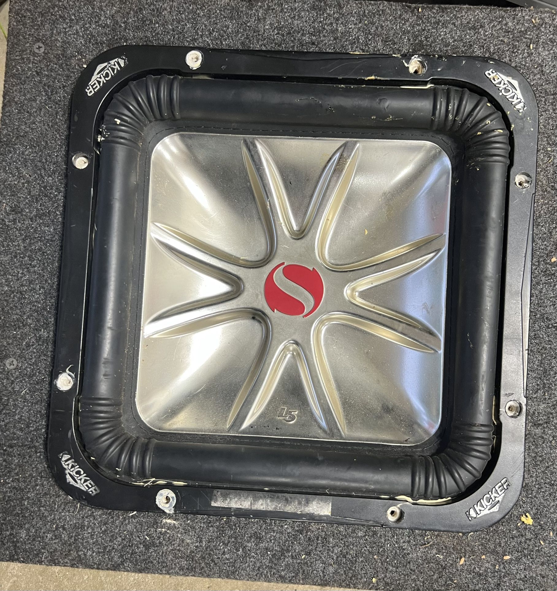 Kicker square solo baric L5 with box