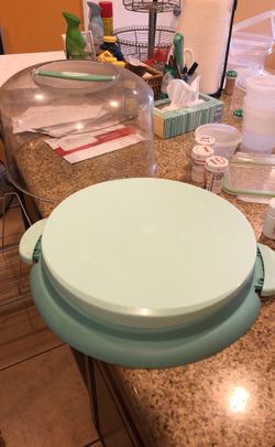 Cake holder