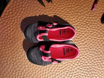 Athletic little girls shoes with memory foam sz 8