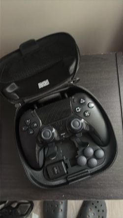 Ps5 pro controller slightly used