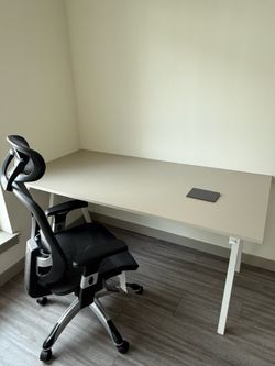 Staples Hyken Ergonomic Mesh Swivel Task Chair, Black (ST63137)