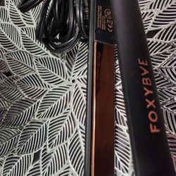 Flat iron FOXYBYE /Plancha de pelo $30