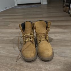 Timberlands ( slightly used)