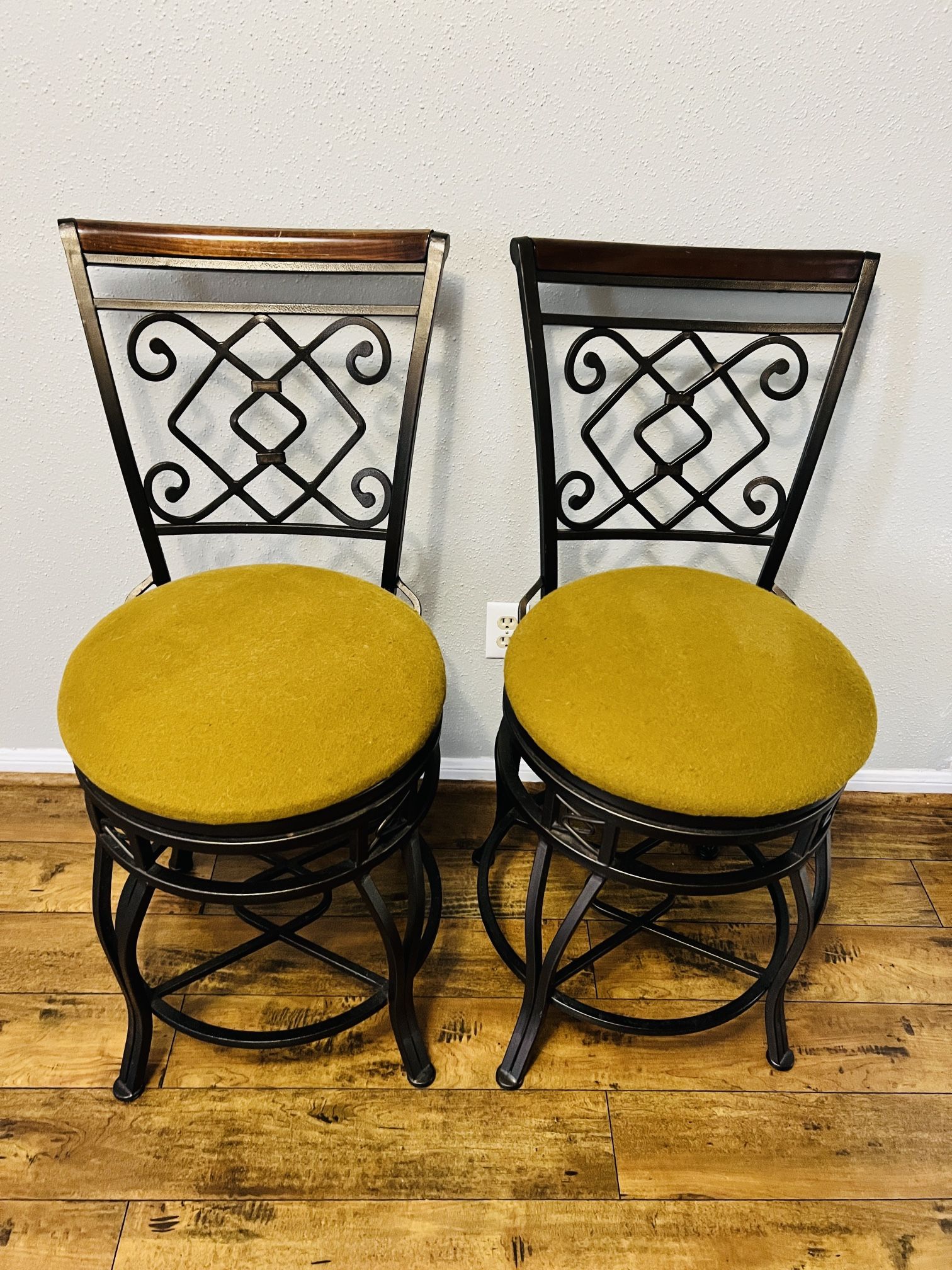 Set Of 2 Metal Bar Stools