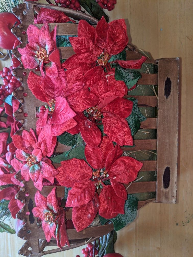 Metal Planter Wreath and Wood Basket Christmas Decoration Centerpiece