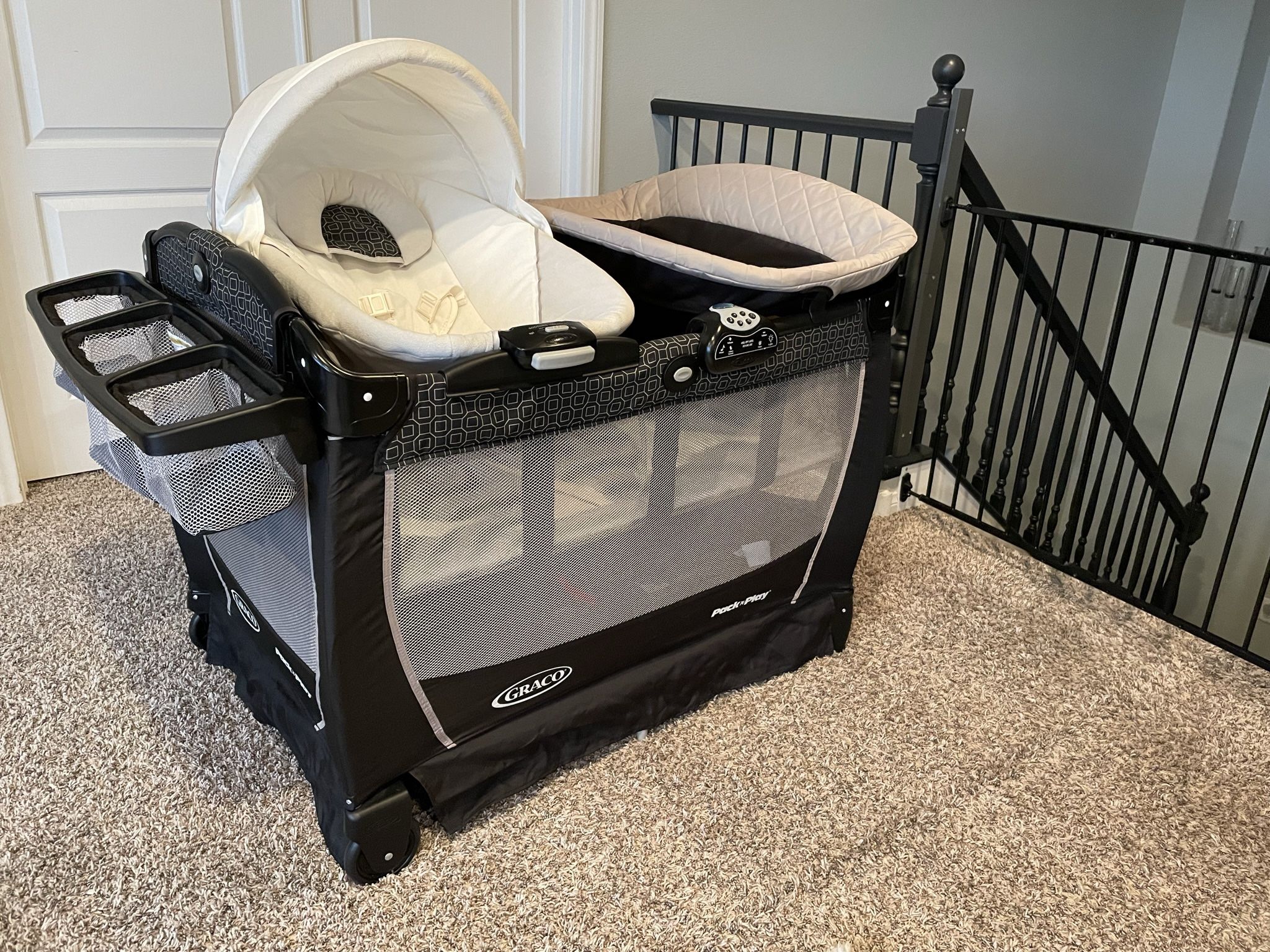 Graco pack-n-play Snuggle Suite LX