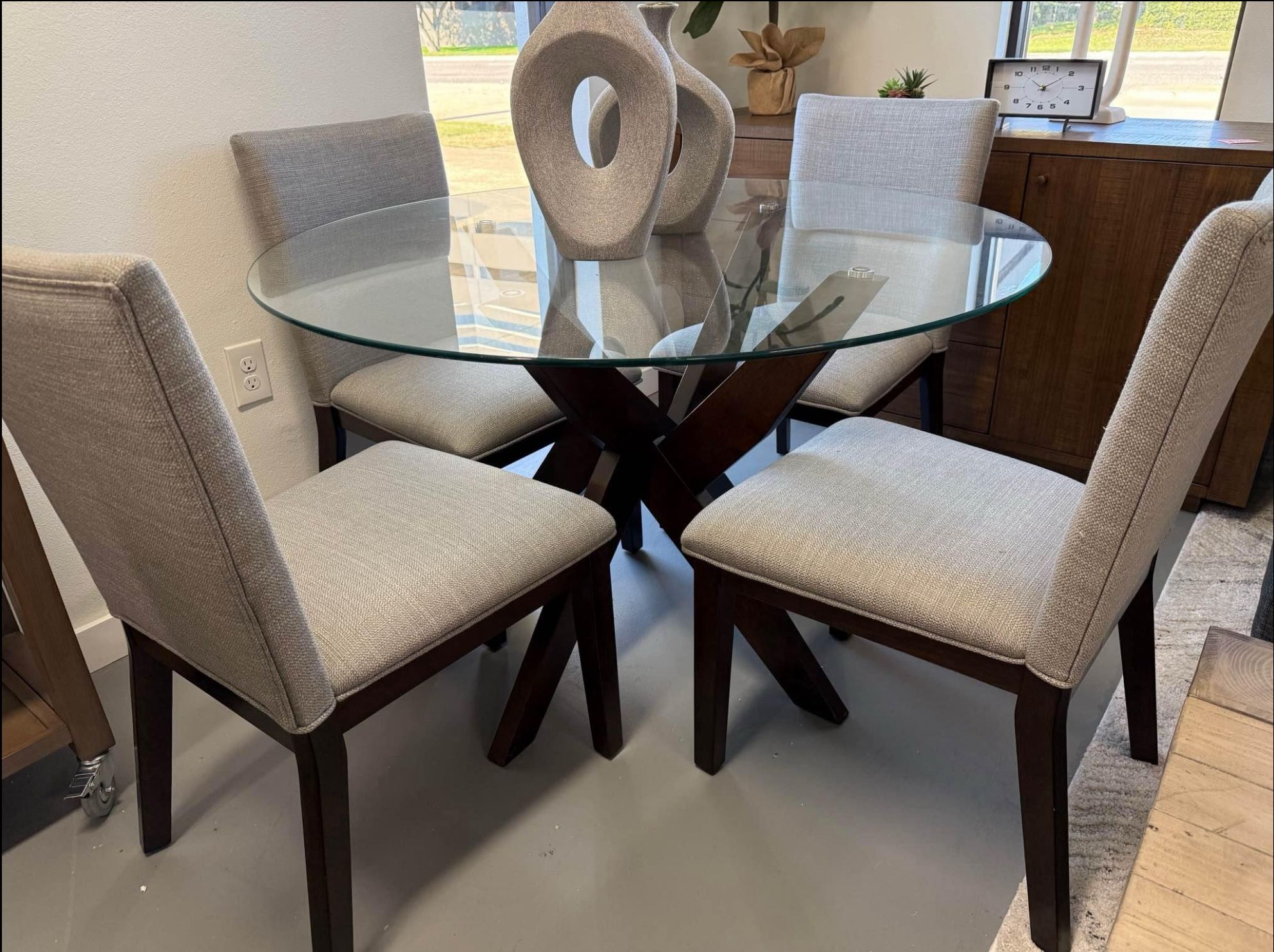 Glass Round Table , Dining Table