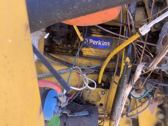 Perkins motor 4 cylinder low hours all there .Could Be Used In Many Others , Sail Boat . Skid Steer