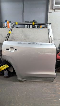 2024-2025-2026 TOYOTA GRAND HIGHLANDER REAR RIGHT DOOR OEM USED #11036