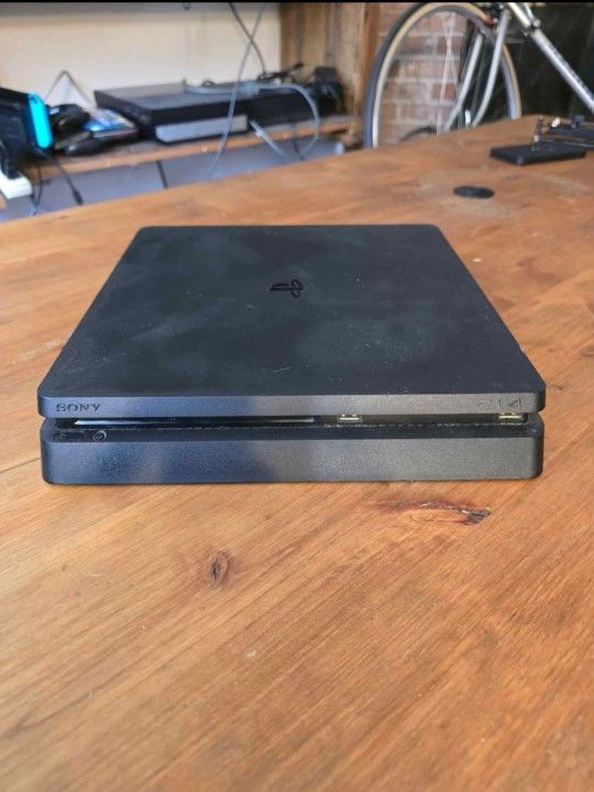 PS4 Console & Accessories 