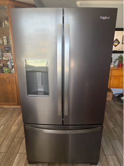 Whirlpool Refrigerator **Read Description **