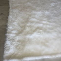 Faux Fur Rug 6,6 inches Long X 5 Feet Wide