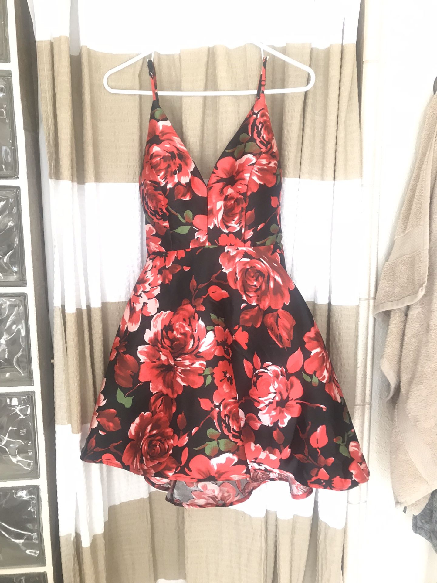 BRAND NEW floral dress size 3.