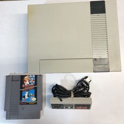 Nintendo NES Console w/ 1 Controller + Mario Bros Duck Hunt + Cables