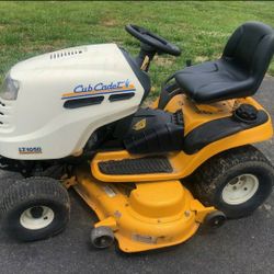 Cub Cadet LT1050 - Like New
