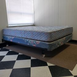 Full size set - can DELIVER almost anywhere for $20 extra - please see all photos and read everything 🙂 