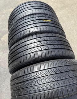 285/45/22 pirelli 📍📍 Selling a set of 4 tires with 80% tread life remaining 📍🌟