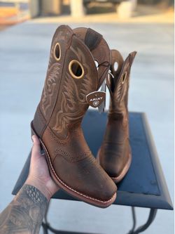 Ariat Men’s Heritage Roughstock Square Toe Cowboy Boot 10.5 EE