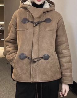 woman leather wool coat with a wool lining. New Super warm, windproof and rainproof XS and S sizes are fine because they are loose-fitting. （one size