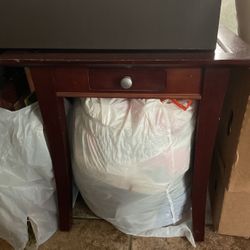 Night stand/End table 19X19X20H $25 Nice & Sturdy