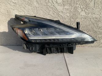 Nissan Murano Right Passenger Headlight
