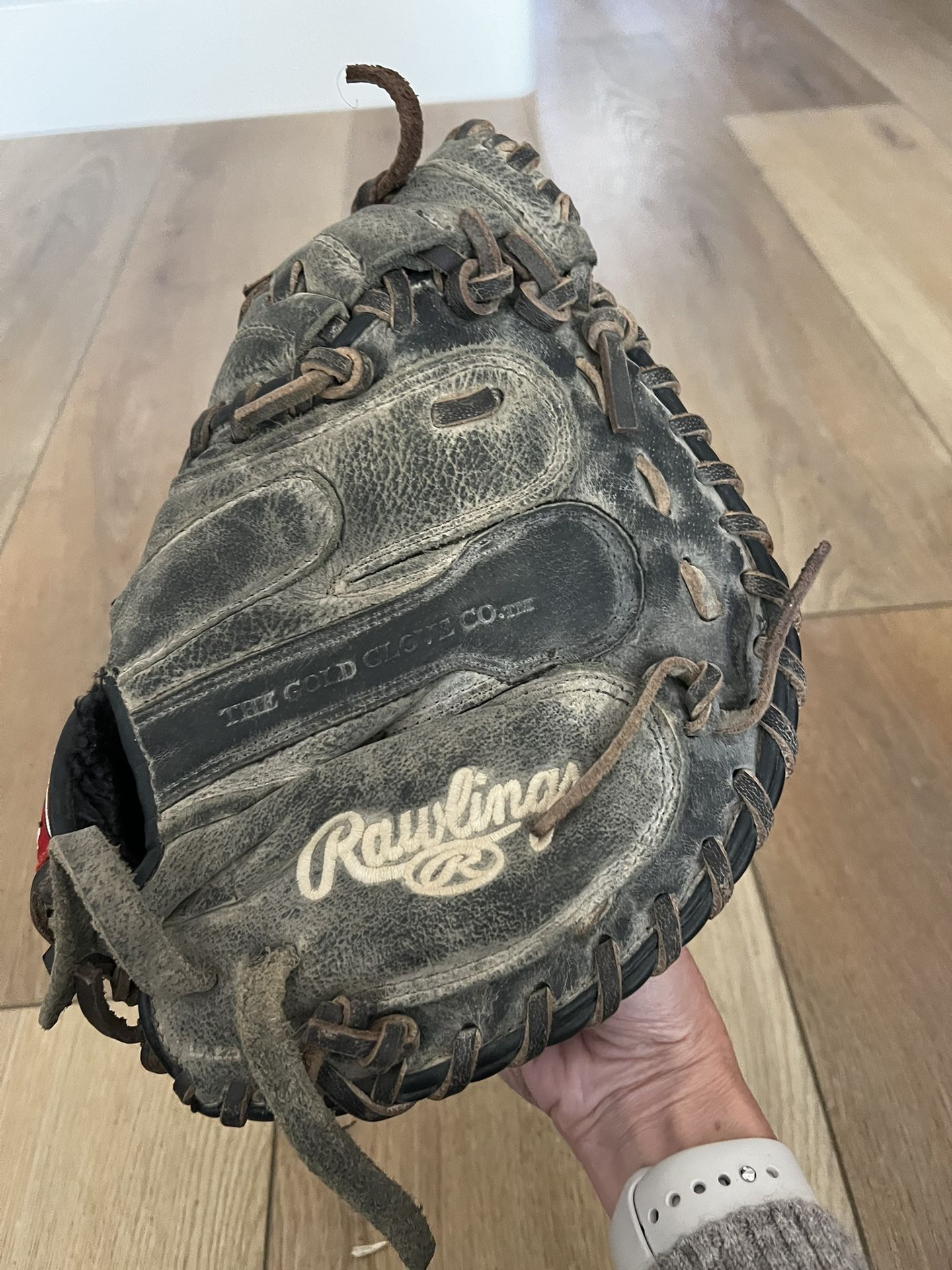 Rawlings Right Hand ( Left Hand Throwing) Catchers Glove